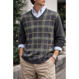 Banana Republic Mens 100% Merino Wool V-Neck Plaid Gray Sweater Size Large